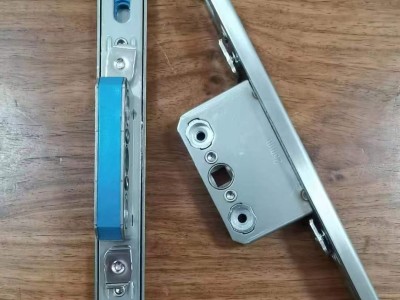 迈菲雅系统门窗五金 不锈钢双向锁盒图1